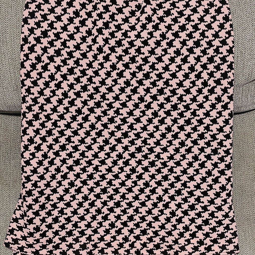 Dressbarn Pink and Black Houndstooth Pencil Skirt